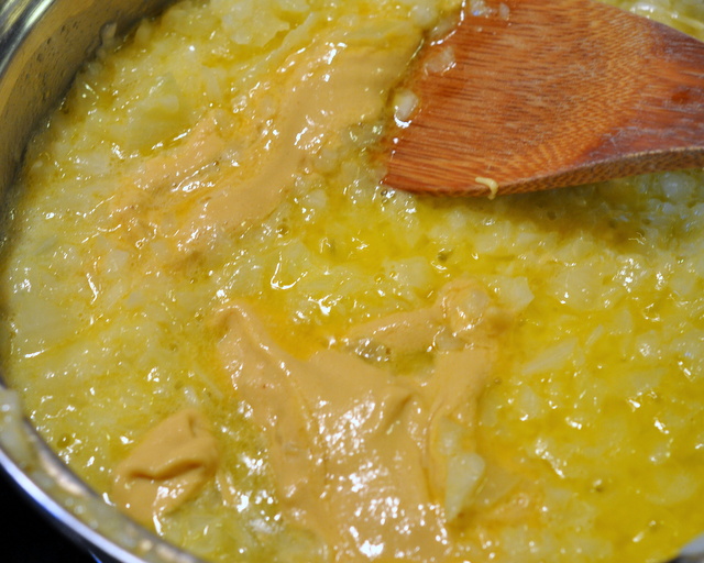 Mustard in onions and butter Mustard in onions and butter