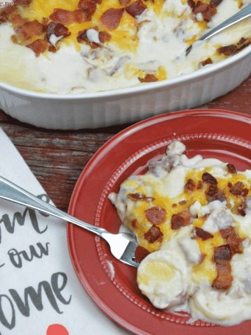 Hard-boiled egg and bacon breakfast casserole combines sliced hard-boiled eggs, crumbled bacon, a white sauce and cheese for the best brunch recipe. #Breakfast #Eggs #Casserole #Bacon