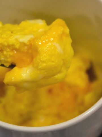 Microwave scrambled eggs in 1 minute is a perfect protein based breakfast for people needing a breakfast quick and on-the-go. Drop the eggs in a coffee mug and cook them in the mug to take with you when you leave to eat on the run.