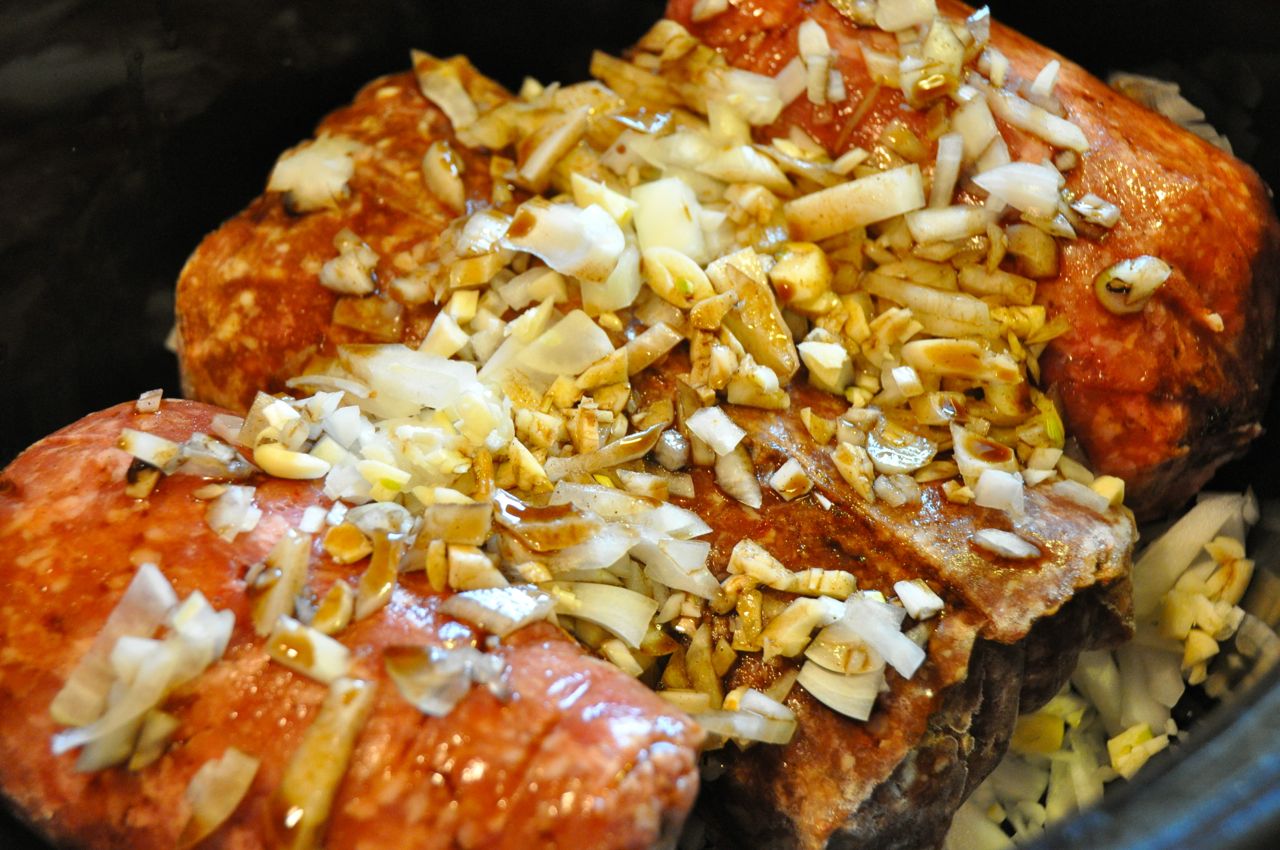 Make weeknight meals easier by making crock pot ground beef in bulk ahead of time. So glad I learned how to brown ground meat in the crock pot.