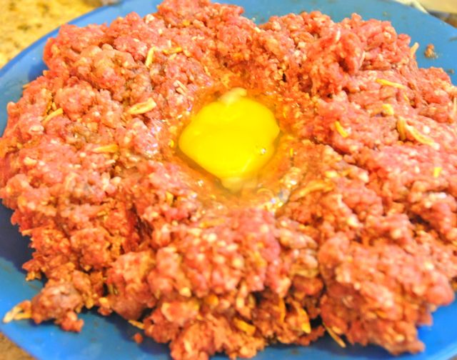 adding an egg to hamburgers for binding adding an egg to hamburgers for binding