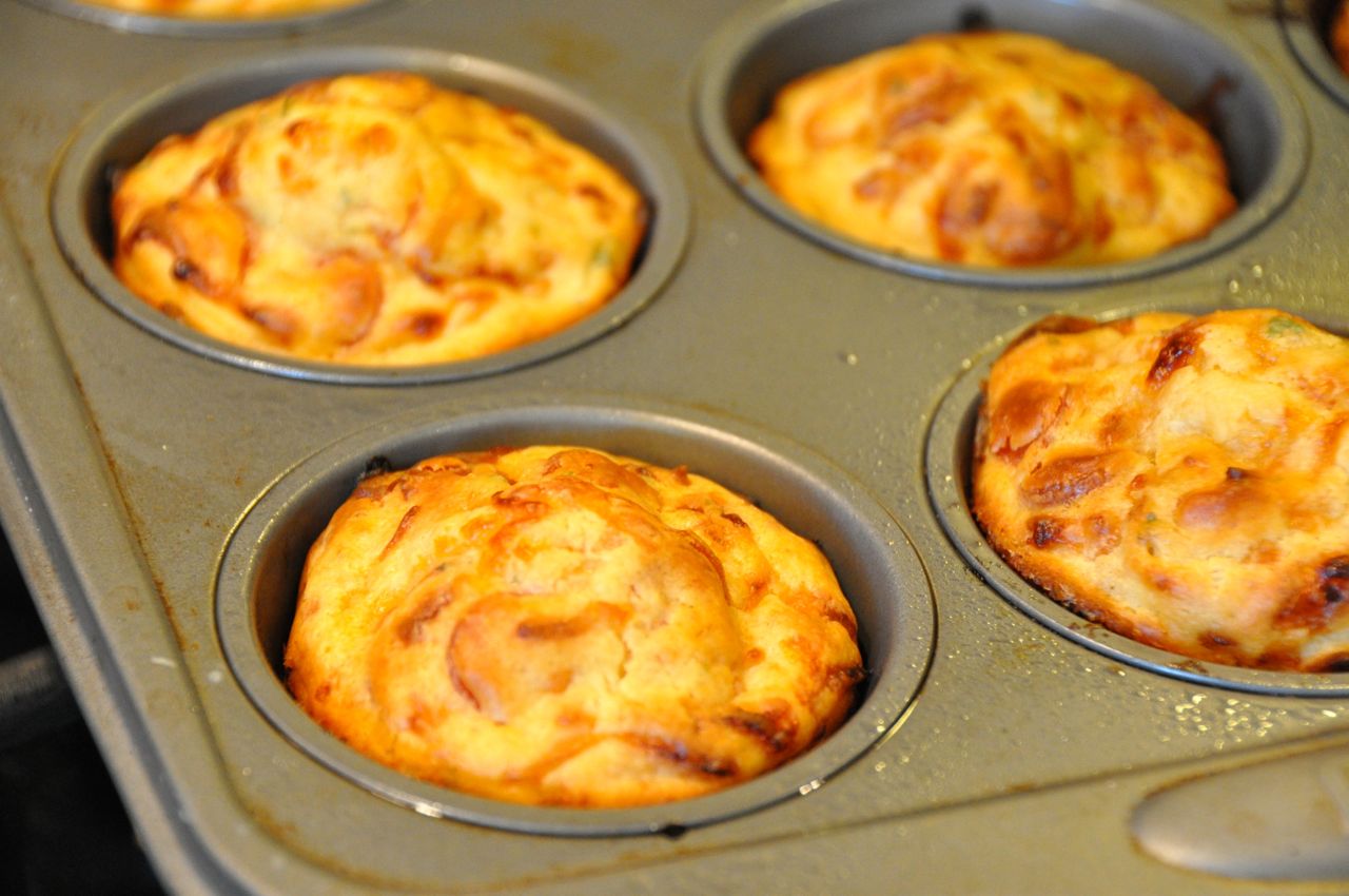 Pepperoni Pizza Muffins