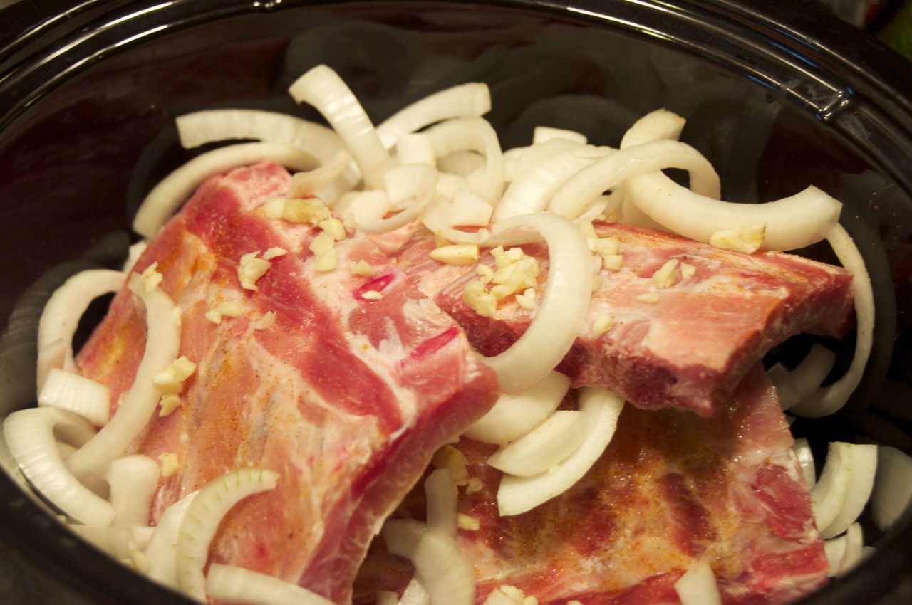 ribs and onions in the crock pot