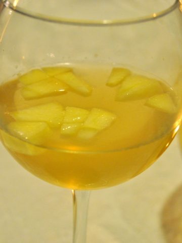 Honey Crisp Apple Sangria