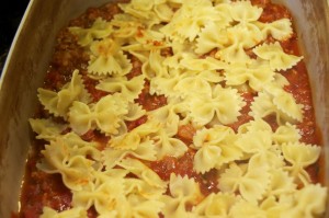 Meat lovers pizza casserole is a simple pizza pasta casserole recipe loaded with pepperoni and sausage, spaghetti sauce, and cheese.