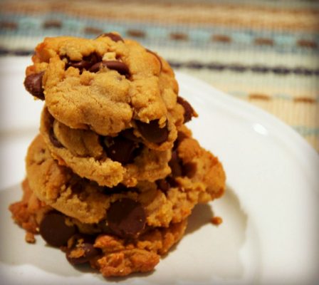 flourless peanut butter chocolate chip cookies