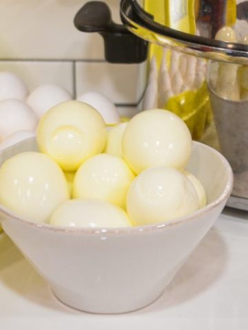 How to make easy to peel hard-boiled eggs? There are a lot of tricks to easy to peel eggs. Here is the full-proof secret for easy to peel eggs with no green yokes too.