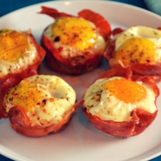 On the search for a low-carb breakfast to hold in your hand. Low-carb egg muffins are the breakfast recipe to make.