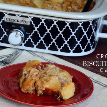 Want to feed a crowd biscuits and gravy easily? Look no further than this crock pot biscuits and gravy casserole recipe that can be kept warm all morning.