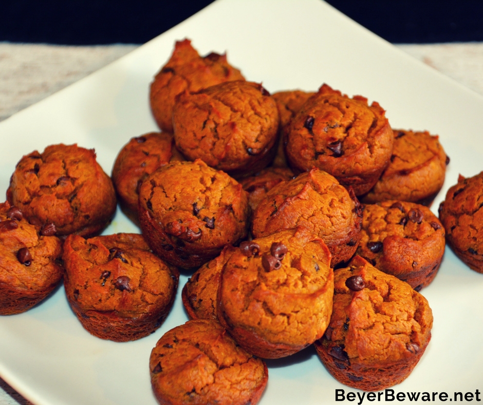 For anyone looking for a gluten free muffins that is still satisfying, look no further than this flourless pumpkin peanut butter chocolate chip blender muffin recipe.