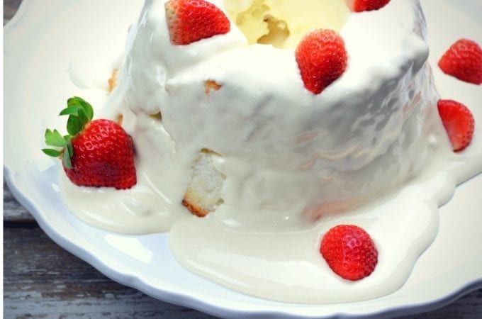 Strawberries and Cream Angel Food Cake is semi-homemade dessert that is ready in under 10 minutes with the sweet combination of cool whip, cheesecake pudding and powdered sugar poured over angel food cake and strawberries.