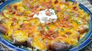 Quick cheesy potatoes are an easy loaded cheesy potatoes recipe with all of your loaded baked potato toppings that can be done in under 20 minutes.