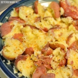 Quick cheesy potatoes are an easy loaded cheesy potatoes recipe with all of your loaded baked potato toppings that can be done in under 20 minutes.