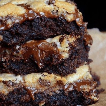Caramel brookie bars are a caramel chocolate chip cookie brownies recipe that is the combination of a brownie mix with a chocolate chip cookie dough mix. #Brookies #Brookiebars #Brownies #Chocolatechipcookies #Caramel #Boxmix #Recipes