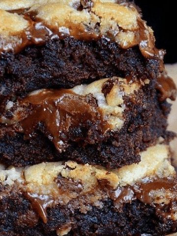 Caramel brookie bars are a caramel chocolate chip cookie brownies recipe that is the combination of a brownie mix with a chocolate chip cookie dough mix. #Brookies #Brookiebars #Brownies #Chocolatechipcookies #Caramel #Boxmix #Recipes