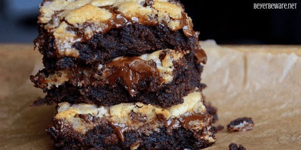 Caramel brookie bars are a caramel chocolate chip cookie brownies recipe that is the combination of a brownie mix with a chocolate chip cookie dough mix. #Brookies #Brookiebars #Brownies #Chocolatechipcookies #Caramel #Boxmix #Recipes