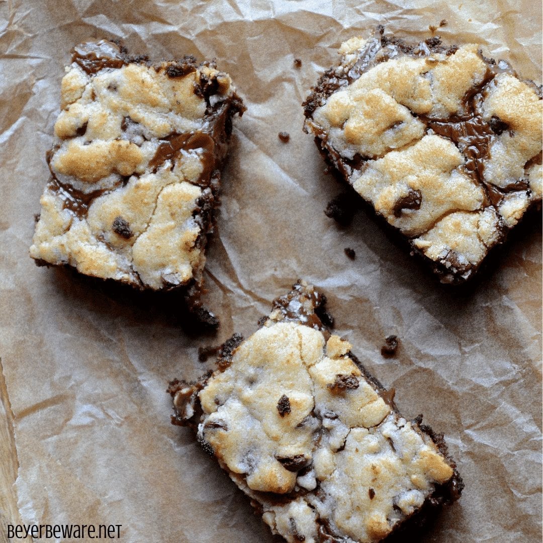 Caramel brookie bars are a caramel chocolate chip cookie brownies recipe that is the combination of a brownie mix with a chocolate chip cookie dough mix. #Brookies #Brookiebars #Brownies #Chocolatechipcookies #Caramel #Boxmix #Recipes