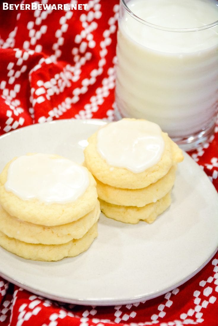 Almond Meltaway Cookies are a simple shortbread style cookie with almond flavoring and a simple almond-flavored icing. #Cookies #Almond #Meltaway