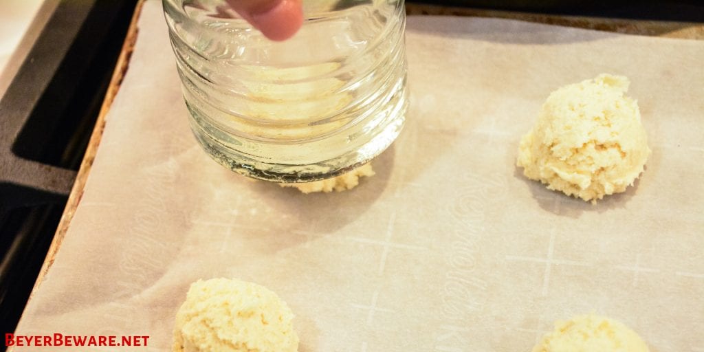 Almond Meltaway Cookies are a simple shortbread style cookie with almond flavoring and a simple almond flavored icing. #Cookies #Almond #Meltaway