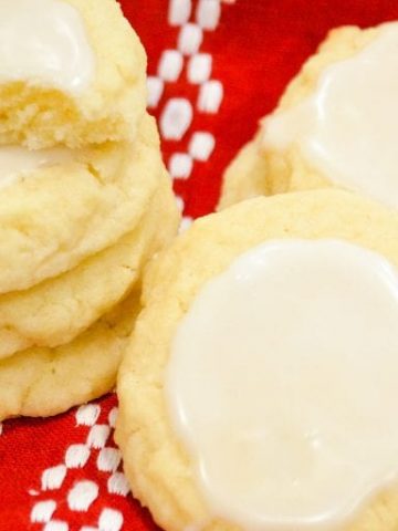 Almond Meltaway Cookies are a simple shortbread style cookie with almond flavoring and a simple almond-flavored icing. #Cookies #Almond #Meltaway