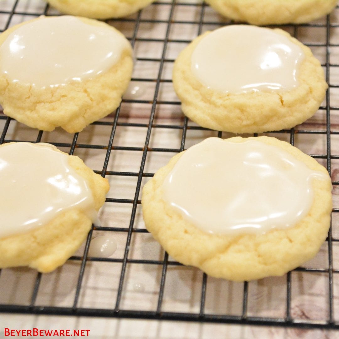 Almond Meltaway Cookies are a simple shortbread style cookie with almond flavoring and a simple almond-flavored icing. #Cookies #Almond #Meltaway