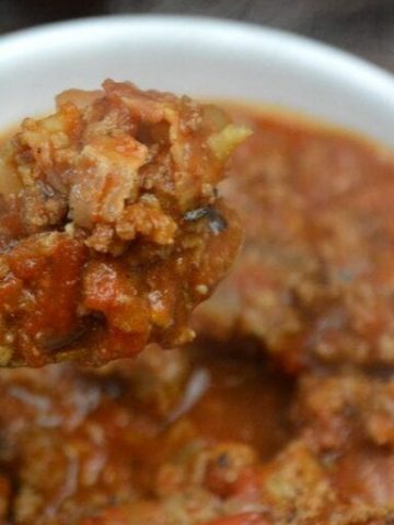 Low-Carb Chili is the perfect combination of flavors with a base of smokey bacon, onions and ground beef that becomes perfection with the addition of tomatoes and chili seasonings. 