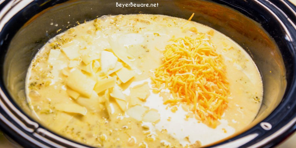 Low Carb Broccoli Cauliflower soup is the low-carb version of cheddar and broccoli soup with the help of cream cheese, heavy whipping cream, and xanthan gum to make the broccoli and cauliflower come together for a creamy low-carb soup.