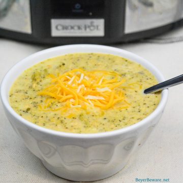 Low Carb Broccoli Cauliflower soup is the low-carb version of cheddar and broccoli soup with the help of cream cheese, heavy whipping cream, and xanthan gum to make the broccoli and cauliflower come together for a creamy low-carb soup.