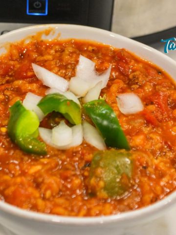 Crock pot taco hamburger and rice soup is a taco-seasoned stuffed pepper soup with a tomato base, rice, bell peppers, onions, and ground beef and slow-cooked to a delicious, hearty soup.