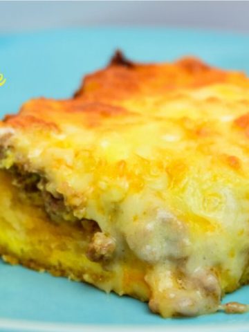 Crescent roll breakfast casserole is an easy to make sausage breakfast casserole recipe with 5 ingredients.