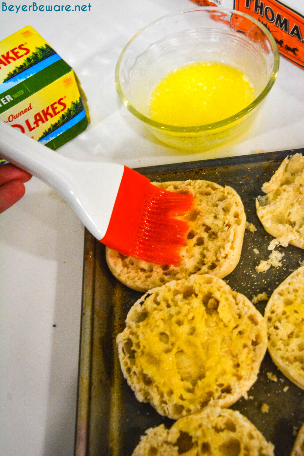 English muffin garlic toast is a crusty, buttery 3-ingredient easy homemade garlic bread that will shock people by how surprisingly good it is.