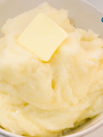 How to make mashed potatoes in the Instant Pot is something everyone who owns an instant pot should know how to do since it is the fastest and easiest way to make creamy mashed potatoes.