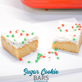 Sugar Cookie Bars är en enkel bar cookie gjord med ett paket med Betty Crocker sugar cookie mix, smör, och ägg toppad med en hemlagad Lofthouse cookie typ isbildning för en snabb och enkel behandling.