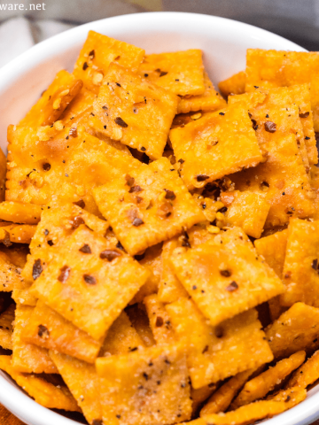 CheezIt firecrackers are your favorite cheese crackers with a buttery Italian seasoning with a little kick from red pepper flakes and baked to crispy crack snacks.