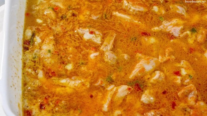 Arroz Con Pollo je go-to objednat pro obě mé děti v mexické restauraci. Konečně jsem přišel na to, jak mohu udělat toto super snadné Mexické kuře a rýži s receptem na sýr queso doma.