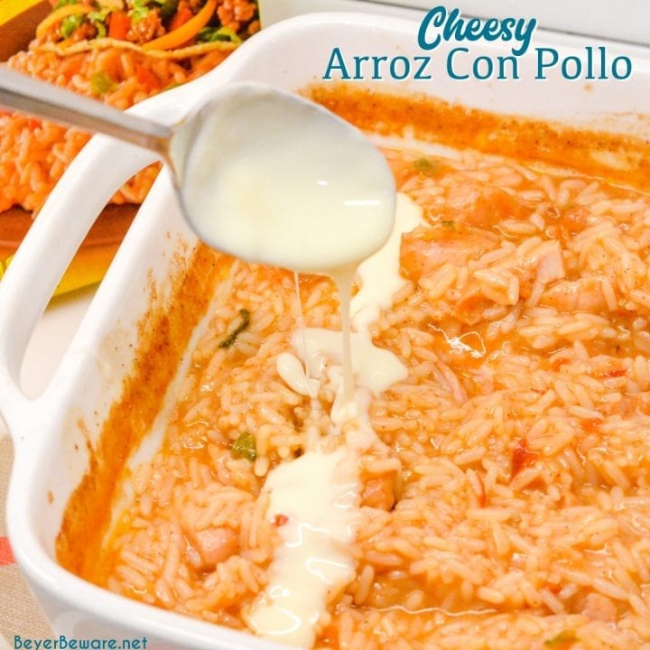 Arroz Con Pollo je go-to objednat pro obě mé děti v mexické restauraci. Konečně jsem přišel na to, jak mohu udělat toto super snadné Mexické kuře a rýži s receptem na sýr queso doma.