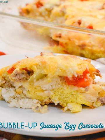 The Biscuit Quiche Recipe is easy to make with just refrigerator biscuits, breakfast sausage, bell peppers, onions, cheese and scrambled eggs.