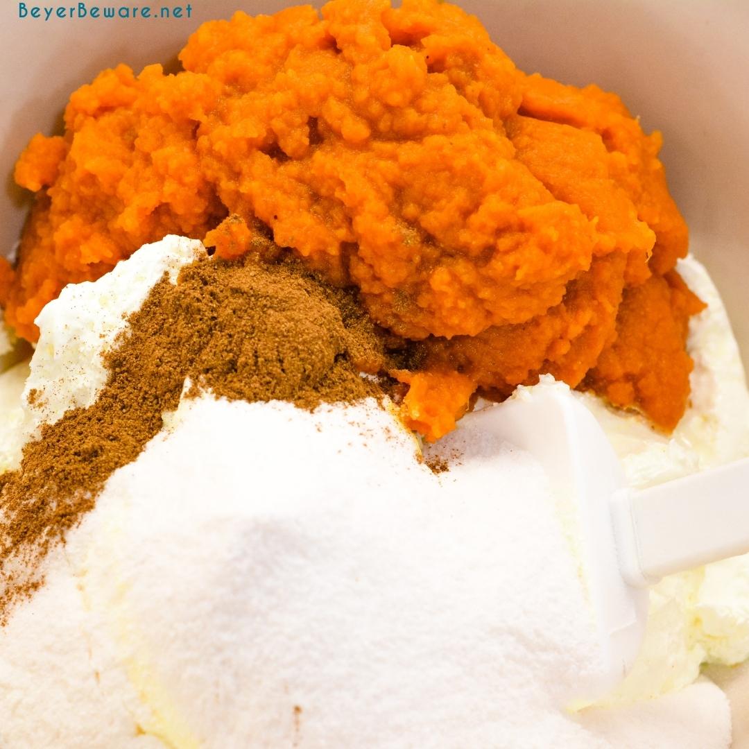 In a mixing bowl, combine with a spatula the pumpkin, pudding mix, cool whip, and pumpkin spice.
