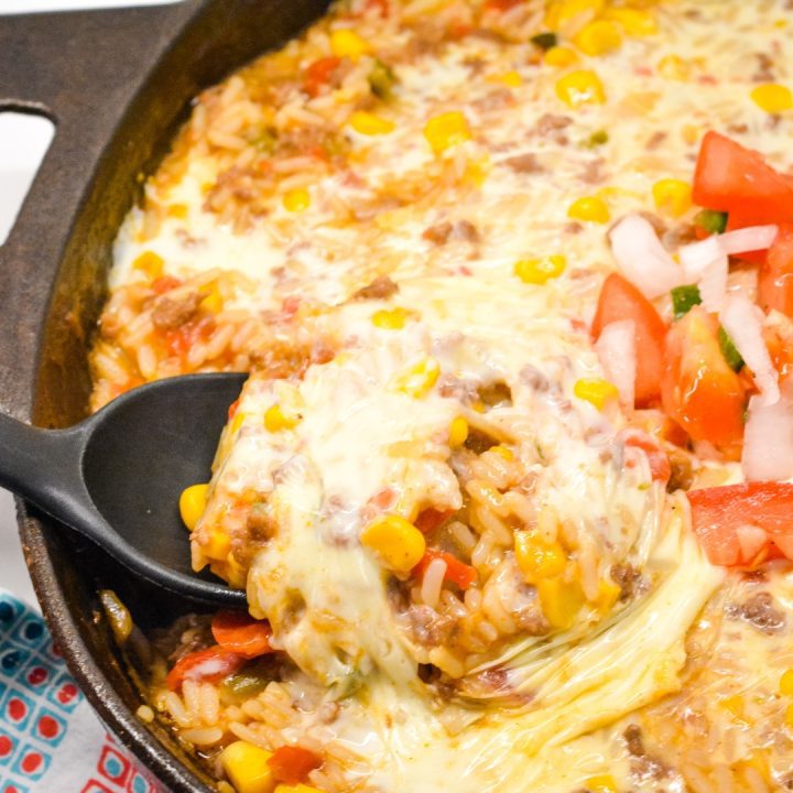 If you are looking for a quick and easy ground beef recipe, this arroz con carne molida is the perfect Mexican cheesy rice and ground beef skillet.
