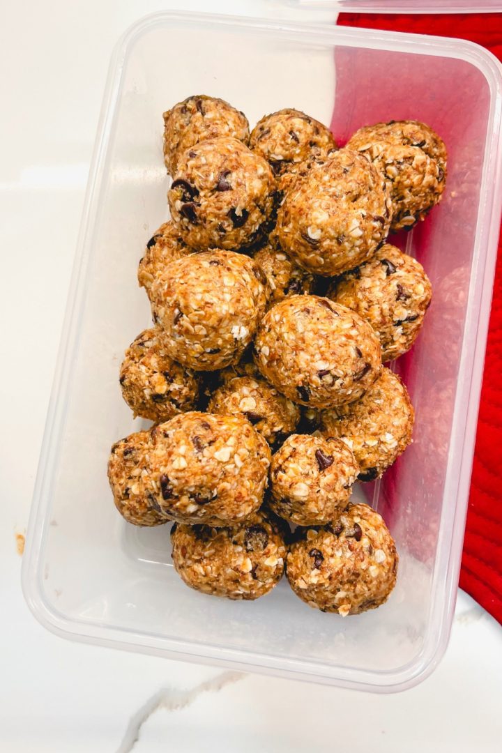 Energy balls with flaxseed are a fantastic snack option, packed with oats, flaxseed meal, peanut butter, and honey and are easy to prepare in advance.