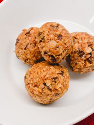 No-bake energy bites are the perfect snack – packed with wholesome ingredients of peanut butter, oats, and flaxseed and easy to make.