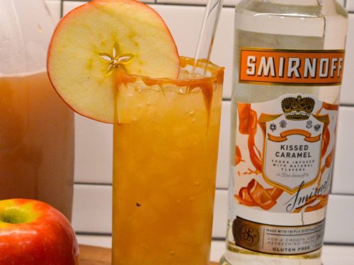オリバー・ガル　キャンバスアート　CARAMEL AMBER DRINK Caramel Apple Cider Cocktail - Beyer Eats and Drinks