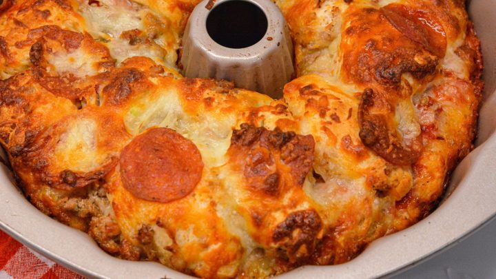 Sausage and Pepperoni Pull-Apart Pizza Bread made with refrigerator biscuits – the appetizer version of the classic sausage and pepperoni pizza that's not only delicious but also incredibly easy to make.