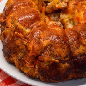 Sausage and Pepperoni Pull-Apart Pizza Bread made with refrigerator biscuits – the appetizer version of the classic sausage and pepperoni pizza that's not only delicious but also incredibly easy to make.