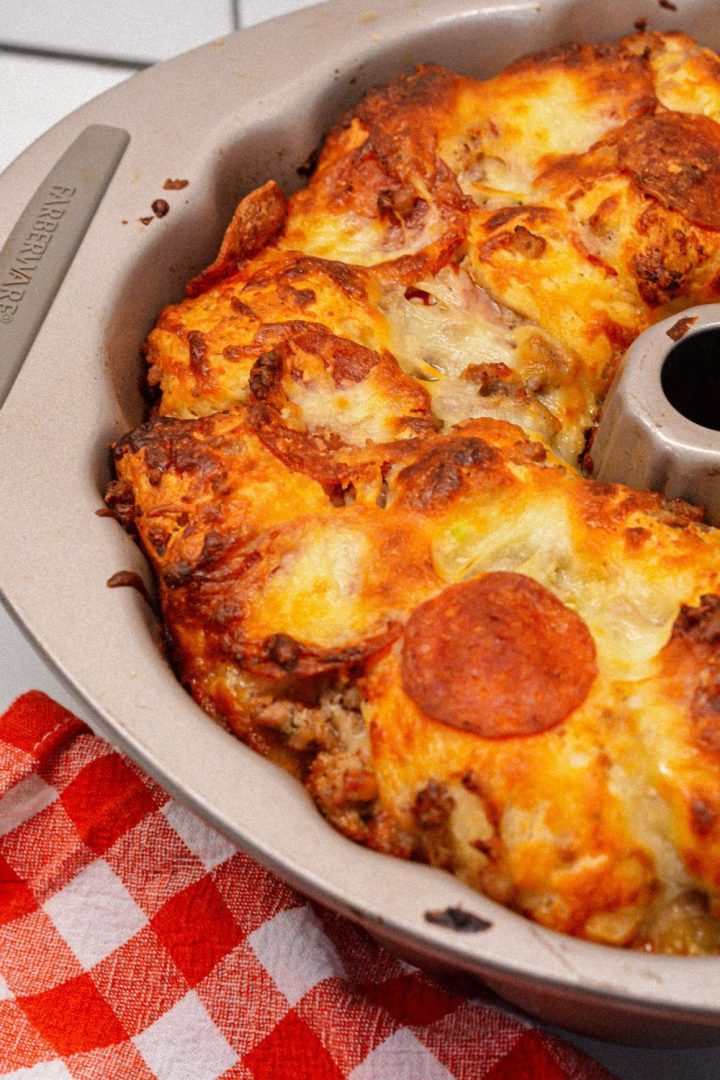 Sausage and Pepperoni Pull-Apart Pizza Bread made with refrigerator biscuits – the appetizer version of the classic sausage and pepperoni pizza that's not only delicious but also incredibly easy to make.